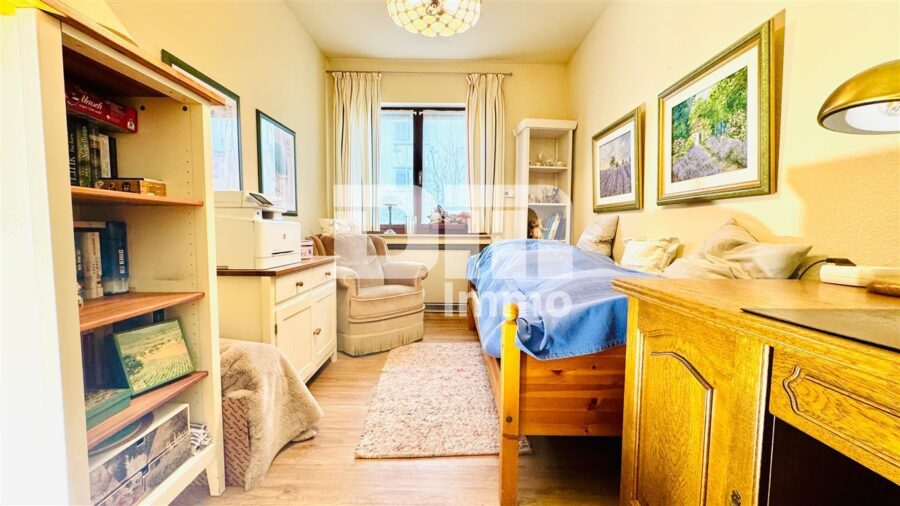 Gepflegtes 1 bis 2 Familienhaus in gesuchter Ortsrandlage mit Panoramablick - EG Gäste / Kind / Büro